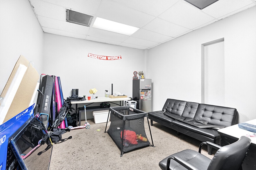 More Photos Of 2152 N Briarwood Ave, Fresno Warehouse For Sale