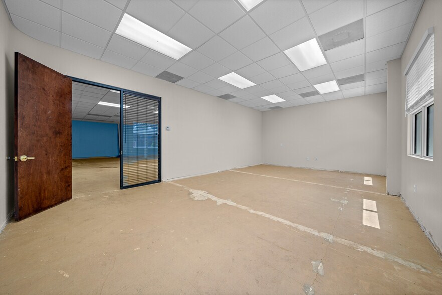 More Photos Of 5885 Central Ave, Saint Petersburg Office For Lease