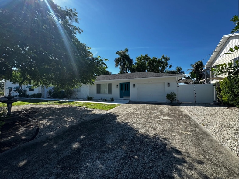 More Photos Of 3350 Bayshore Dr, Naples Hotel For Sale