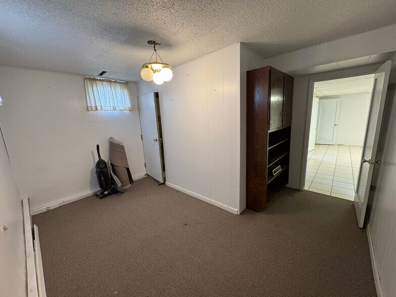 More Photos Of 402 S 7th St E, Riverton Flex For Sale