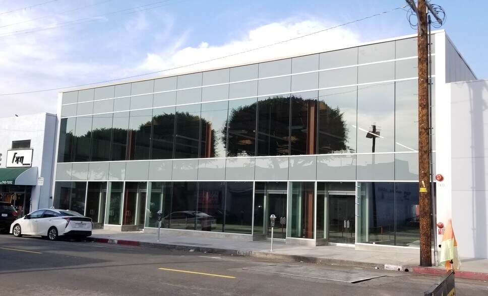 More Photos Of 1403-1411 Santee St, Los Angeles Storefront For Lease