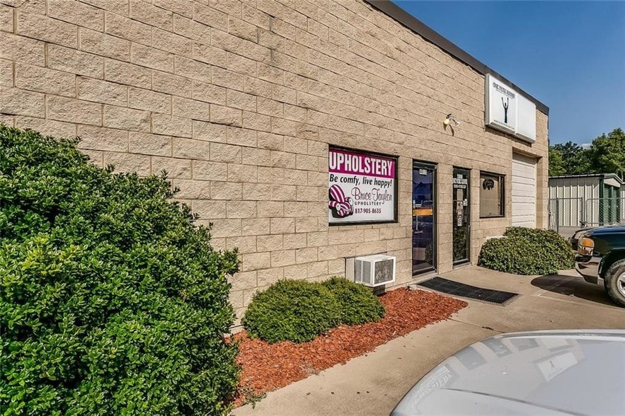 More Photos Of 401 Western Hills Trl, Granbury Warehouse For Sale