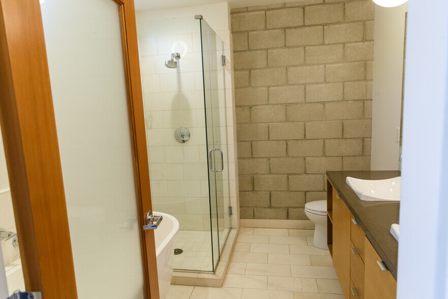 More Photos Of 3400 Cahuenga Blvd W, Los Angeles Loft Creative Space For Lease