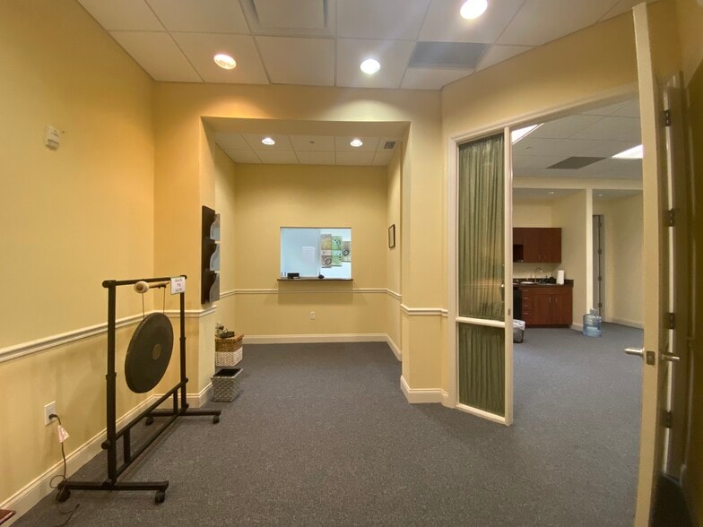 More Photos Of 5602 Marquesas Cir, Sarasota Office For Lease