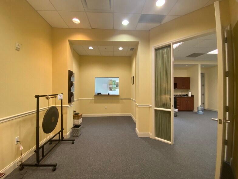More Photos Of 5602 Marquesas Cir, Sarasota Office For Sale