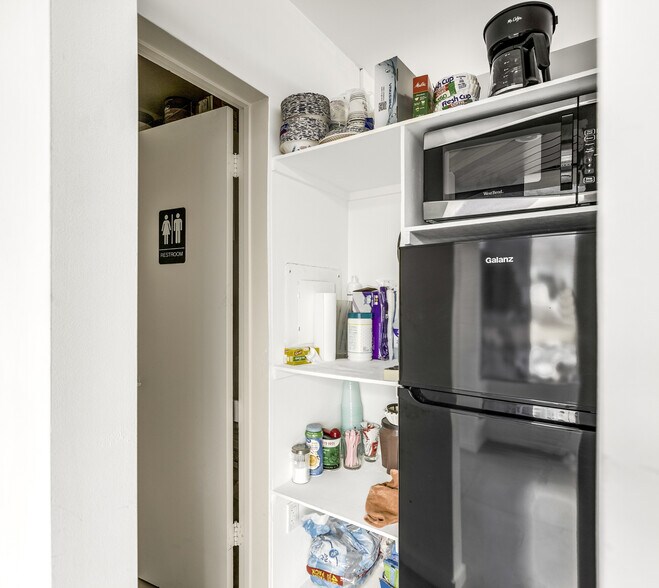 More Photos Of 201 N Indian Canyon Dr, Palm Springs Storefront Retail Office For Sale