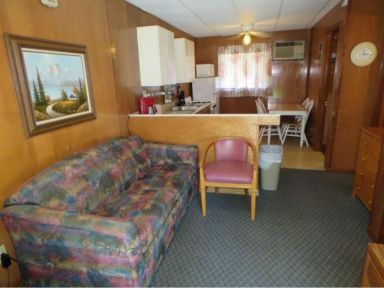 More Photos Of 1080 E Hiawatha Dr, Wisconsin Dells Hotel For Sale