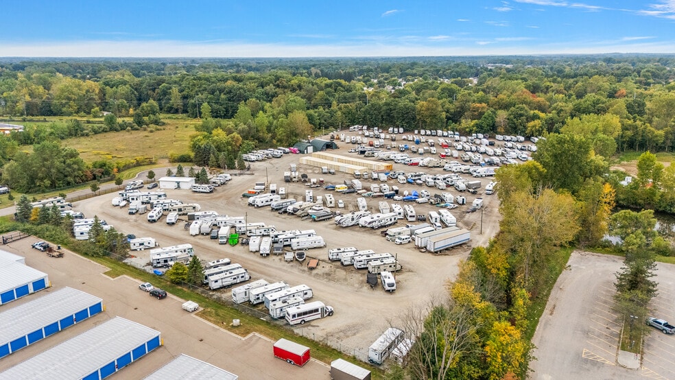 More Photos Of 59120 Oasis Center Dr, South Lyon Self Storage For Sale