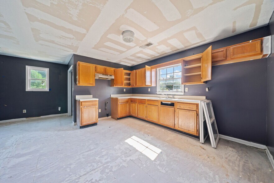 More Photos Of 341 Candler Rd, Atlanta Freestanding For Sale