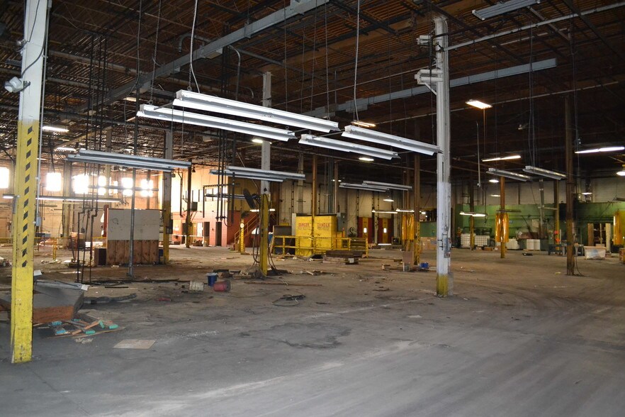 More Photos Of 315 Poston Dr, Crawfordsville Manufacturing For Sale