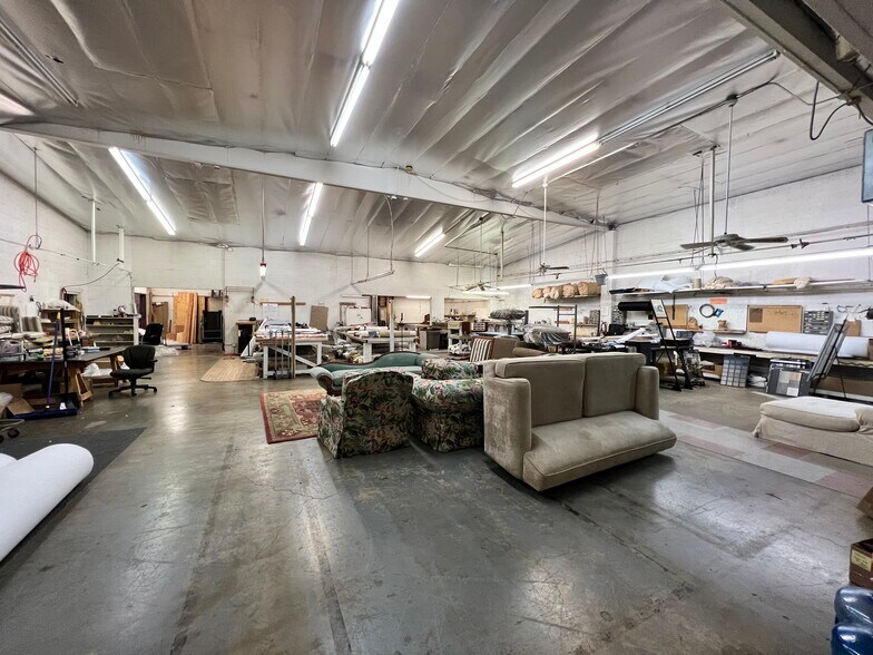 More Photos Of 1998 Harbor Blvd, Costa Mesa Showroom For Lease