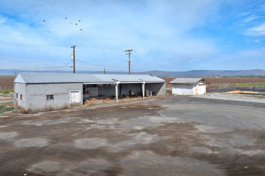 More Photos Of 8031 Branch Rd, Harrah Distribution For Sale
