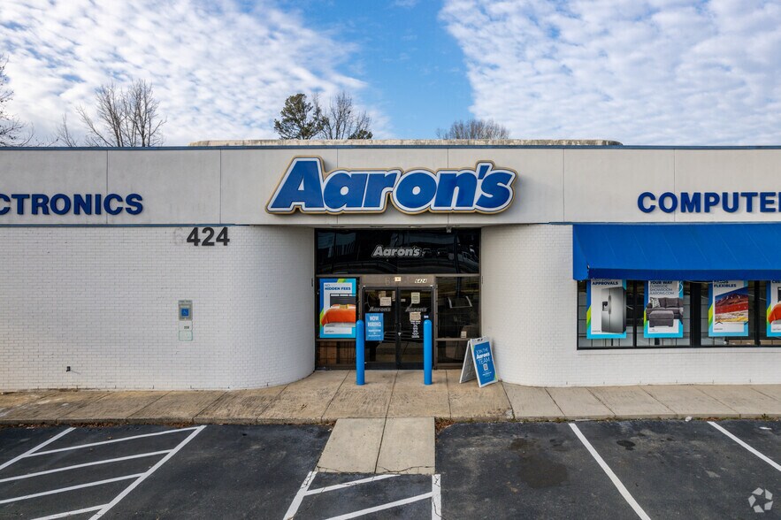 More Photos Of 6424 E Independence Blvd, Charlotte Freestanding For Lease