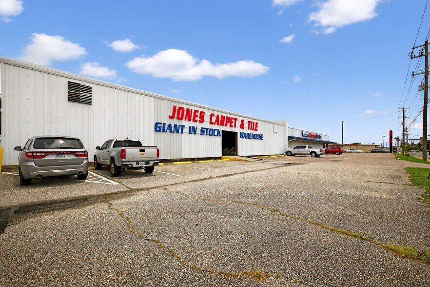 More Photos Of 3500 N Palafox St, Pensacola Showroom For Sale