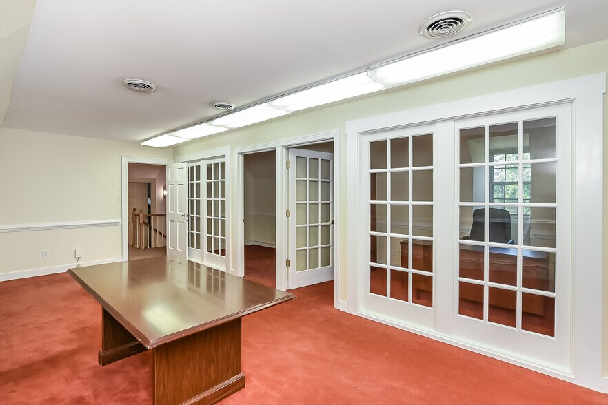 More Photos Of 1900 E Parham Rd, Henrico Office For Sale