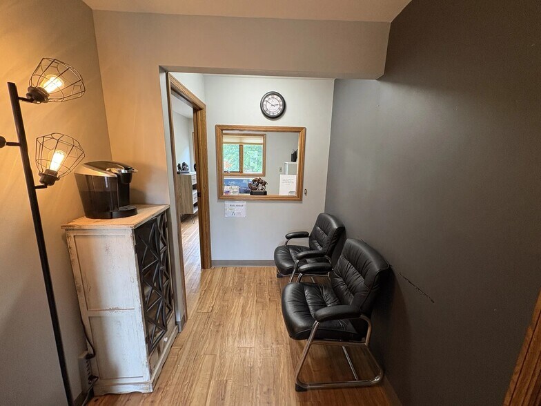 More Photos Of 409 E 41st St, Sioux Falls Office For Lease