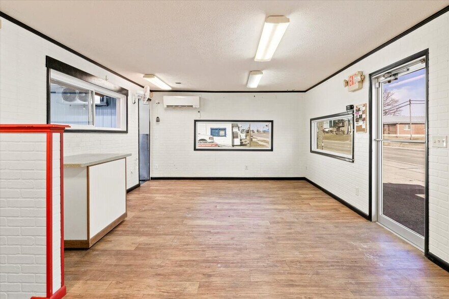 More Photos Of 406 N Main St, Lynn Restaurant For Lease