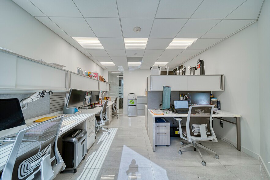 More Photos Of 1200 Brickell Ave, Miami Office For Lease