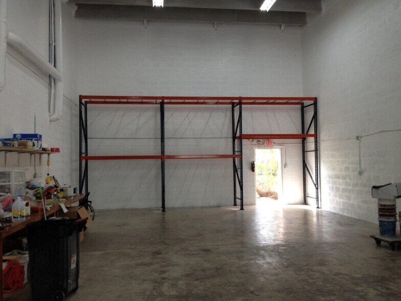 More Photos Of 1650-1680 NW 95th Ave, Miami Warehouse For Sale
