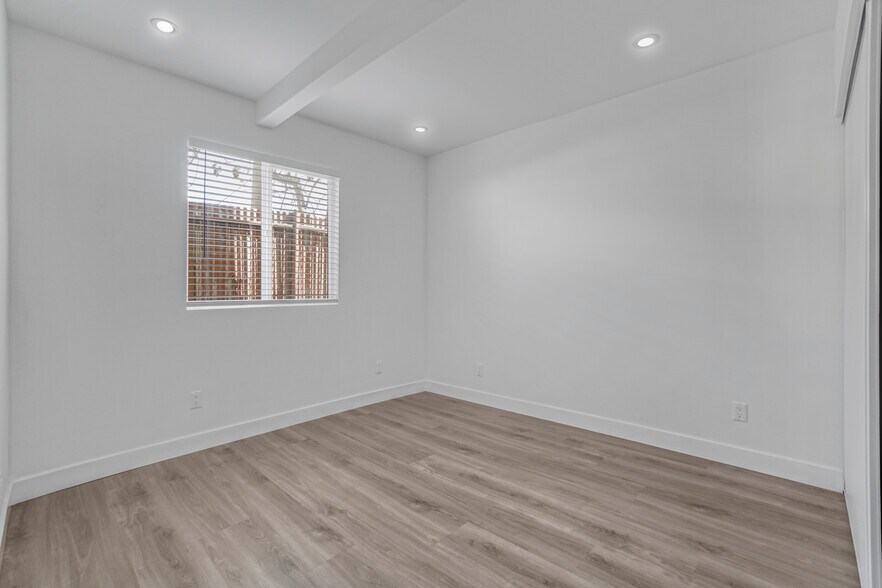 More Photos Of 162 W 65th St, Los Angeles Multifamily For Sale