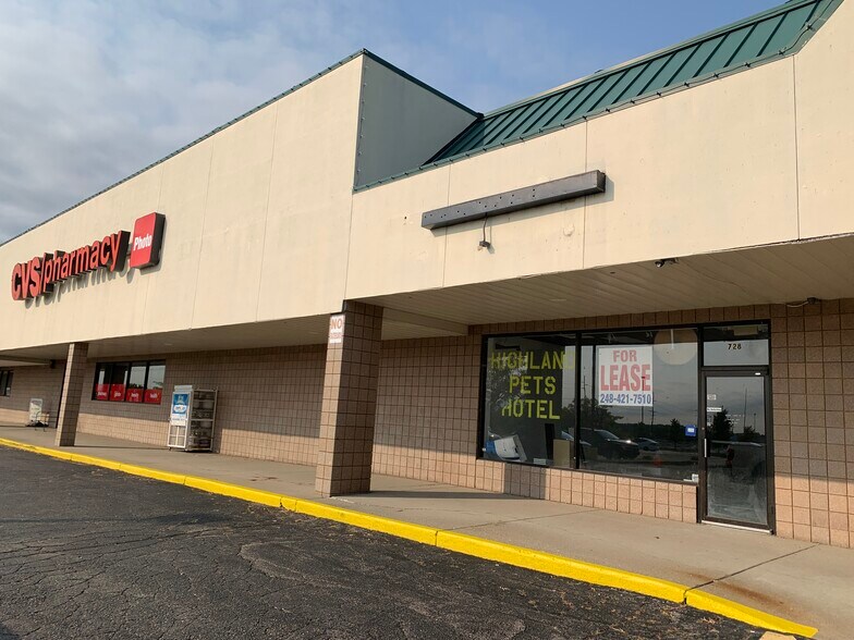 More Photos Of 744 W Highland Rd, Highland Unknown For Lease