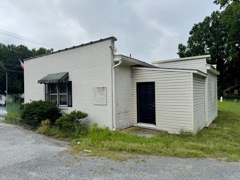 More Photos Of 618 N Salisbury Ave, Spencer Office For Lease