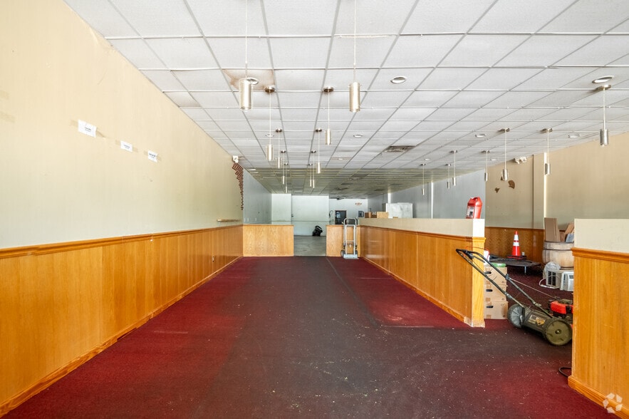 More Photos Of 2705 E Washington Ave, Madison Storefront For Sale