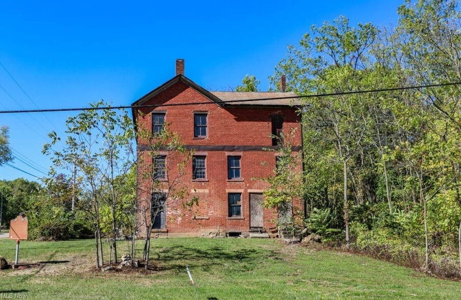 More Photos Of 9401 Tallmadge Rd, Diamond Hotel For Sale