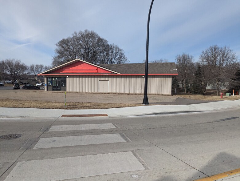 More Photos Of 151 W St Julien St, Saint Peter Freestanding For Sale