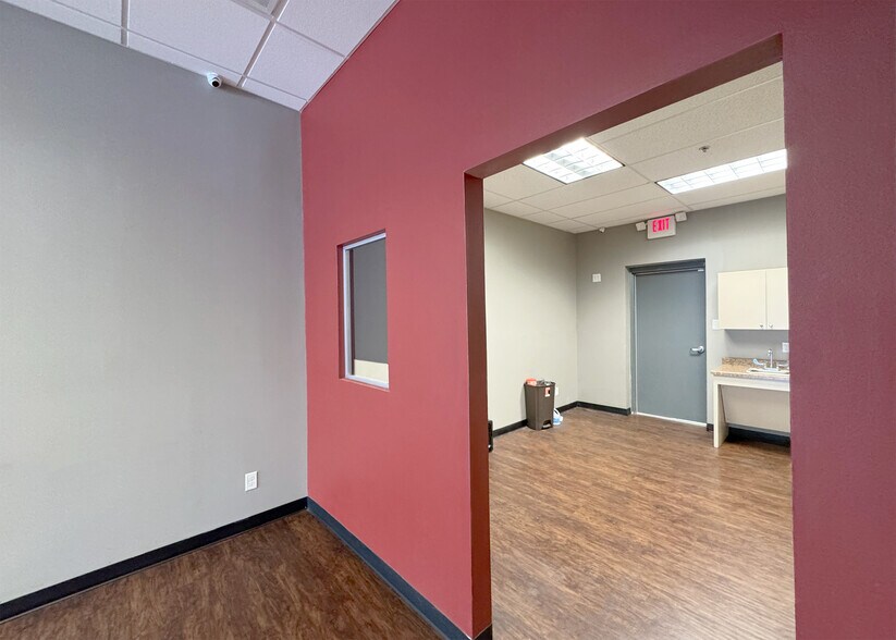 More Photos Of 1920 San Bernardo Ave, Laredo General Retail For Sale