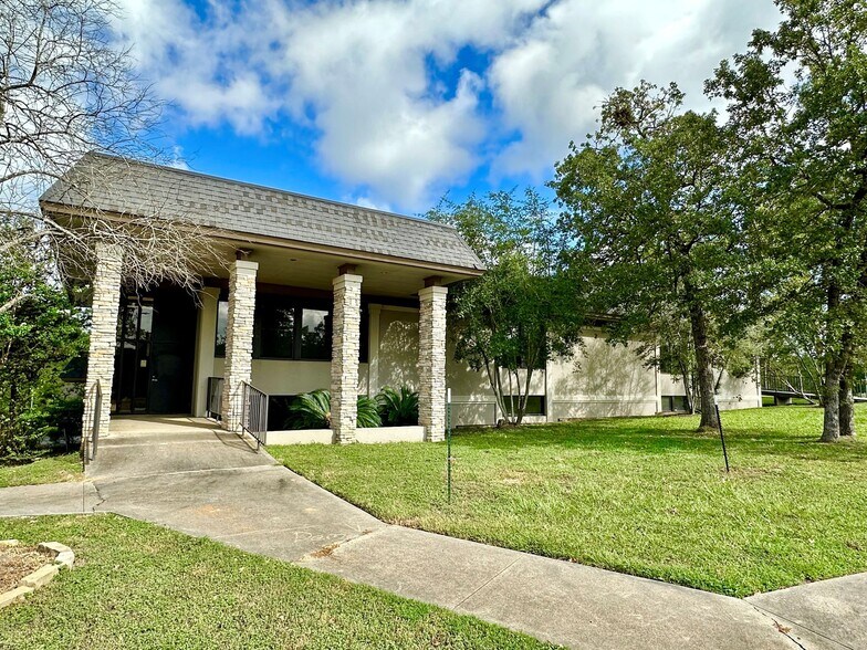 More Photos Of 704 Longmire Rd, Conroe Medical For Sale