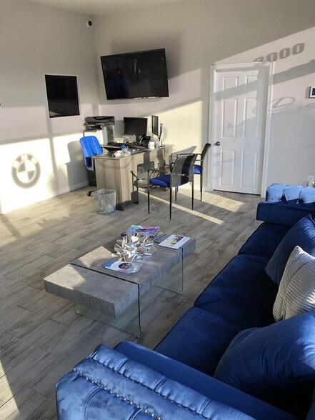 More Photos Of 3000 Liberty Heights Ave, Baltimore Auto Dealership For Lease