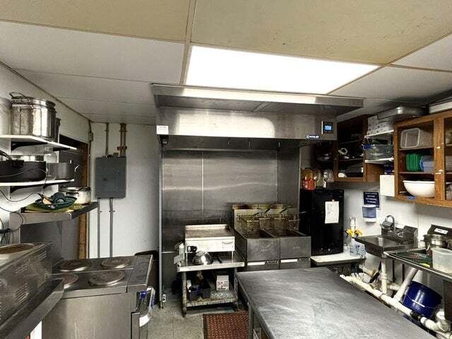 More Photos Of 811 Jay St, Manitowoc Restaurant For Sale