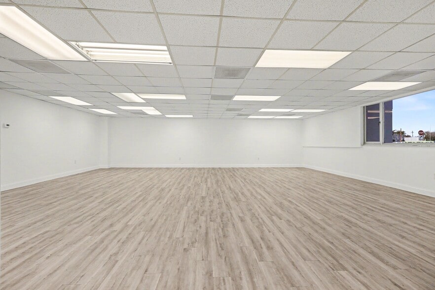 More Photos Of 1288 N Tamiami Trl, North Fort Myers Office For Lease