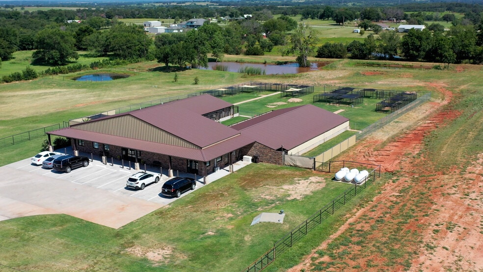 More Photos Of 39812 Hazel Dell Rd, Shawnee Veterinarian Kennel For Sale