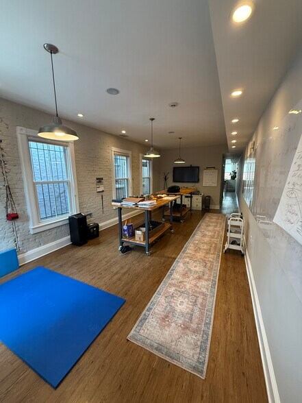 More Photos Of 413-415 8th St SE, Washington Storefront Retail Office For Lease