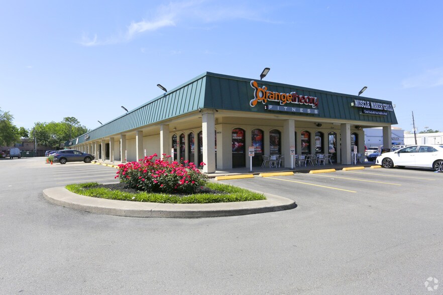 More Photos Of 6415 San Felipe St, Houston Unknown For Lease