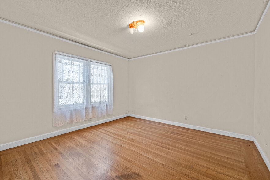 More Photos Of 1755 Washington Ave, San Leandro Bar For Sale