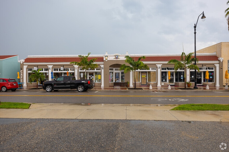 More Photos Of 229-239 Miami Ave W, Venice Storefront For Lease