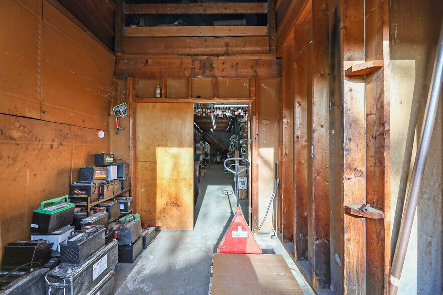 More Photos Of 1260 East St, Pittsfield Freestanding For Sale
