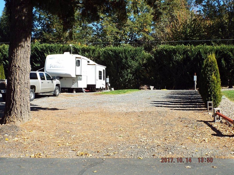 7059 Rogue River Hwy, Grants Pass, OR 97527 Manufactured Housing