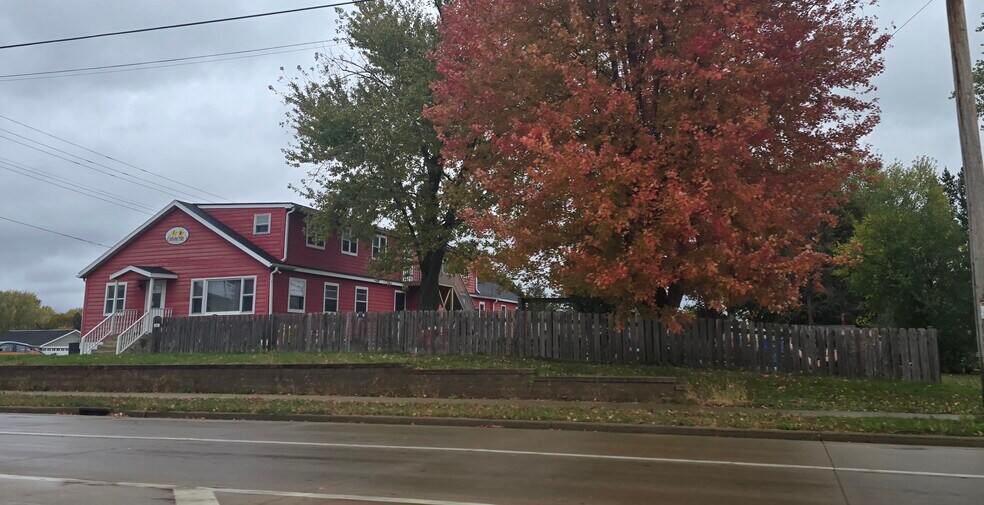 More Photos Of 711 W Montgomery St, Sparta Specialty For Sale