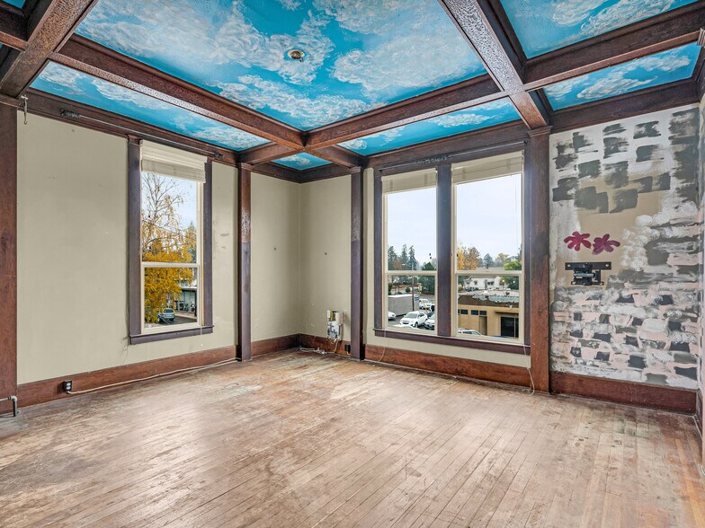 More Photos Of 811 E 1st St, Newberg Storefront Retail Residential For Lease