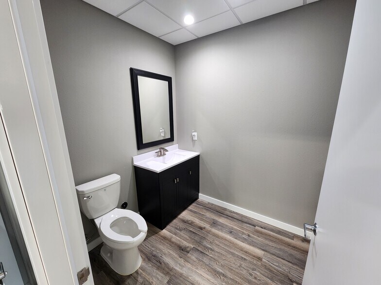 More Photos Of 9663 230th Ave, Anamosa Warehouse For Lease