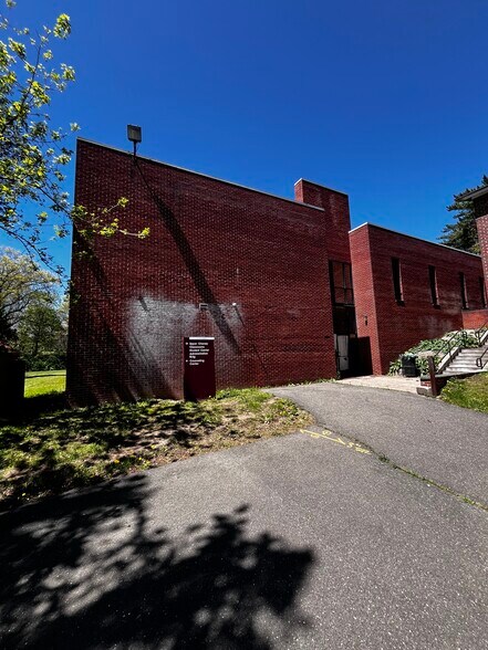 More Photos Of 30 Elizabeth St, Hartford Flex For Lease