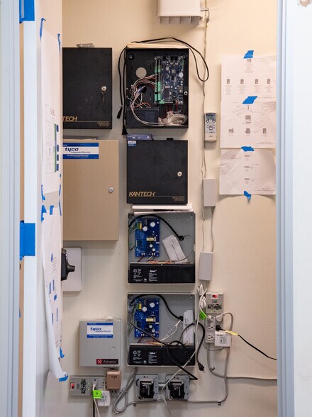 More Photos Of 1522 Brookhollow Dr, Santa Ana Office For Sale