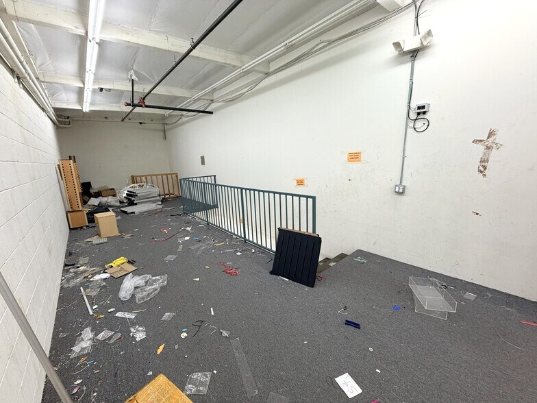 More Photos Of 951 Crocker St, Los Angeles Storefront Retail Office For Lease