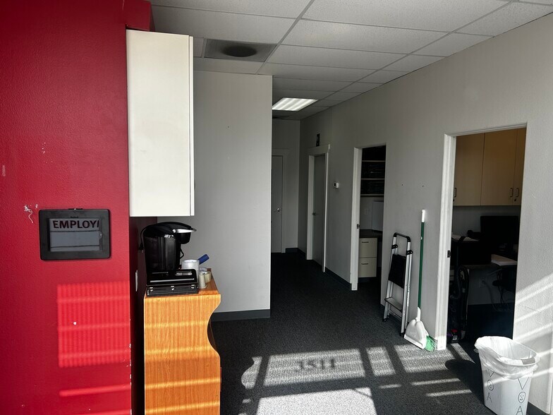 More Photos Of 350 Stafford Ln, Delta Freestanding For Lease