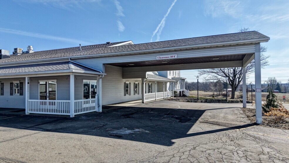 More Photos Of 14278 Lincoln Way E, Dalton Freestanding For Lease