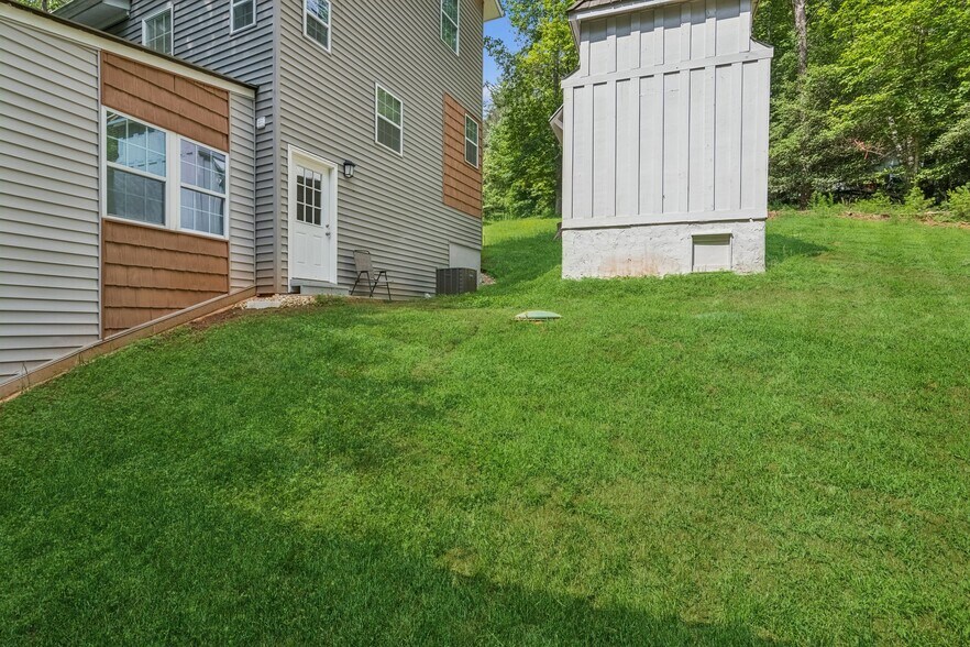 More Photos Of 375 Deerfield Dr, Dahlonega Multifamily For Sale